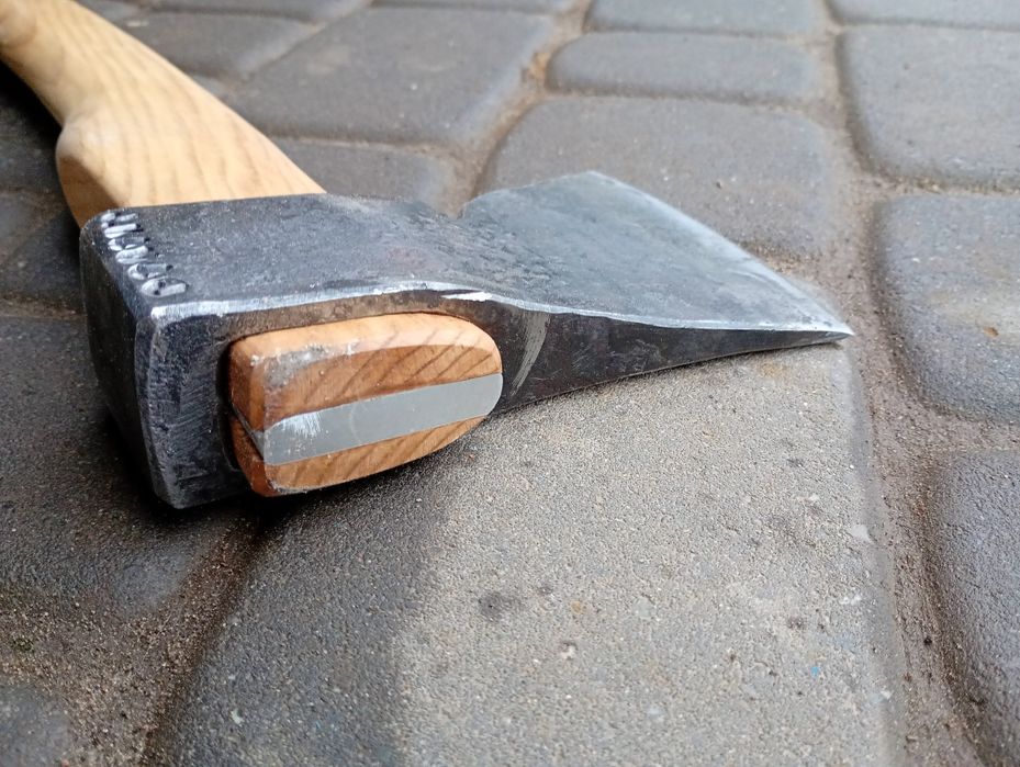 Stara kuta siekiera średnia 1,2kg / 69cm jesion