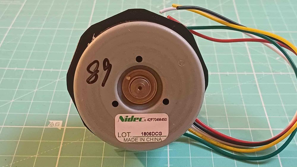 Silnik bezszczotkowy NIDEC 42F704M450