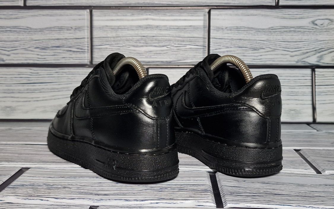 Кожаные кроссовки Nike Air Force 1( 35 размер)