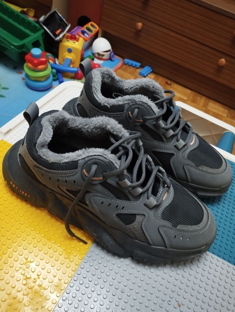 Sprzedam buty męskie zimowe dla tebie.