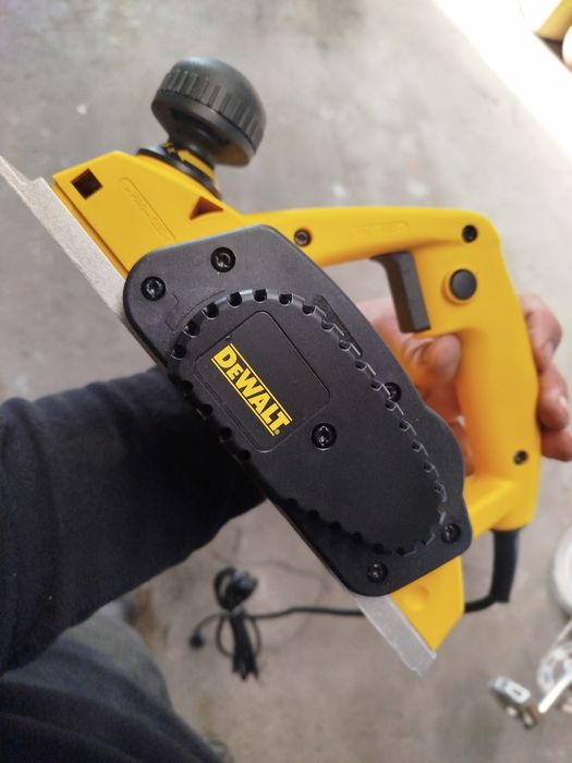 Plaina elétrica Dewalt