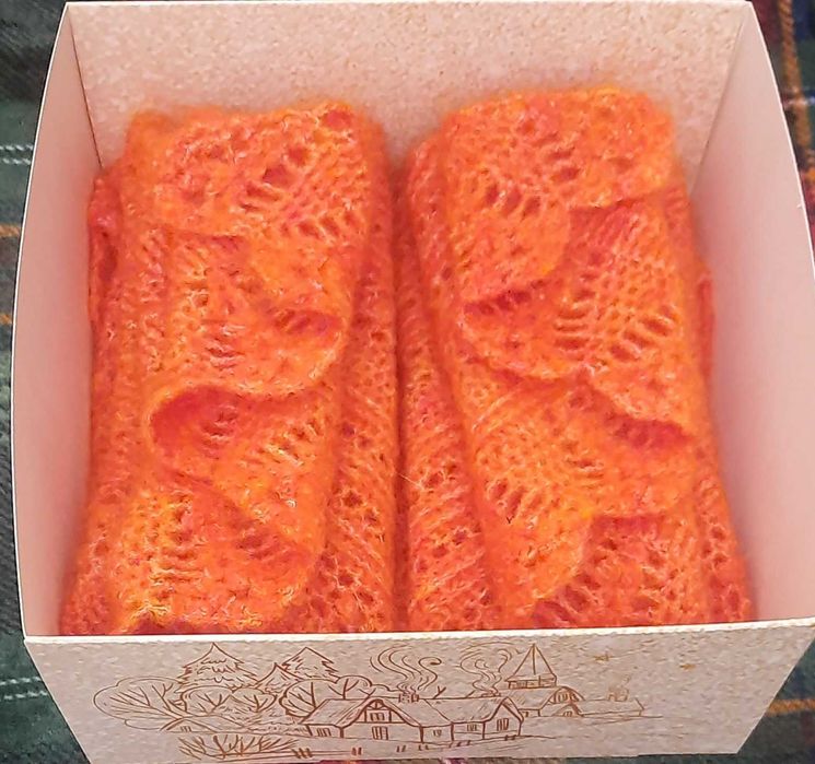 Ажурна м'яка в'язана шаль на плечі#handmade#