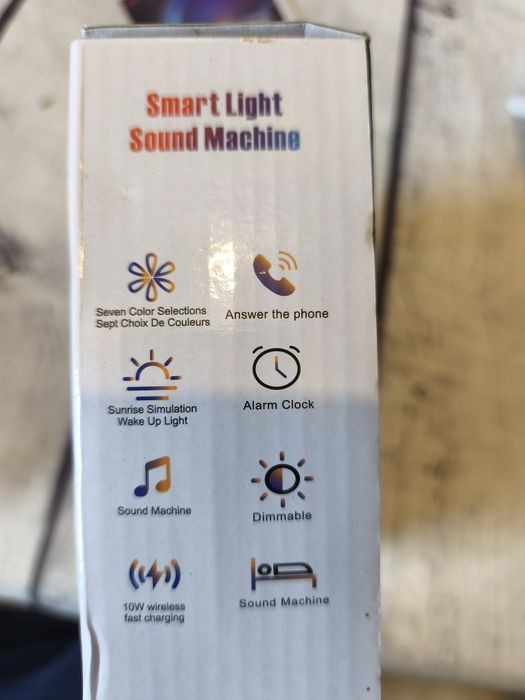 Budzik z głośnikiem Bluetooth i ładowarką indukcyjną