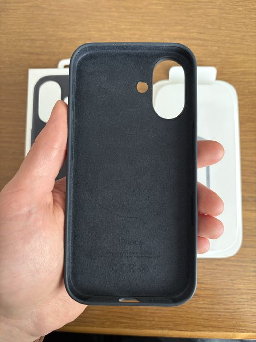 Оригінальний чохол Apple iPhone 16