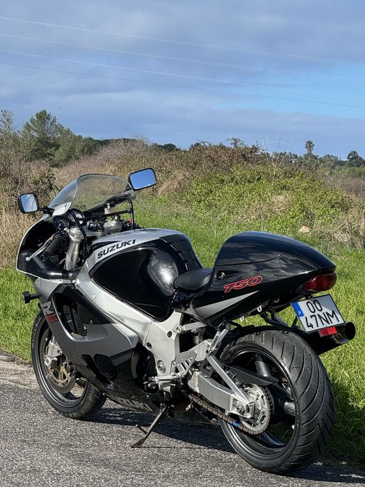 Suzuki GSX R 750 Srad