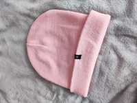 Różowa czapka zimowa
