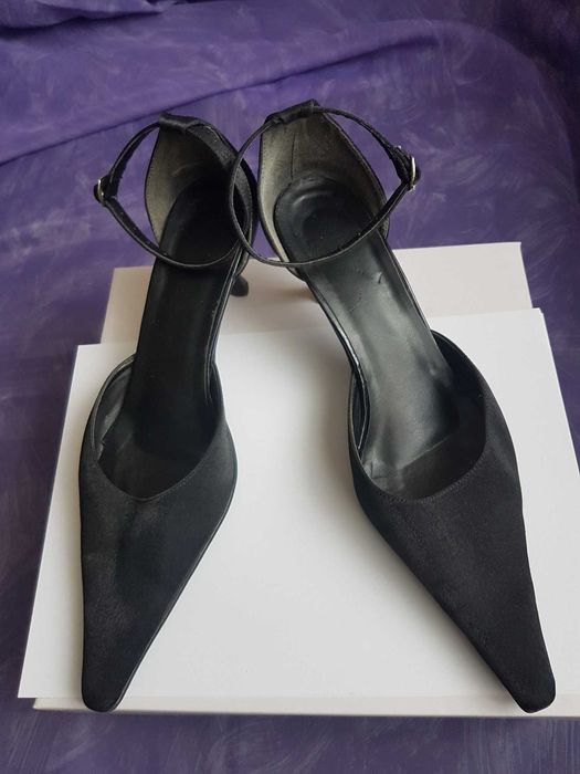 Czółenka czarne, szpilki, satynowe, zapinane na kostce, jak nowe r. 40