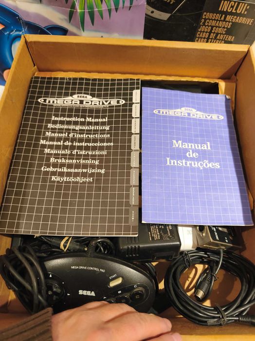 Sega Mega Drive em caixa
