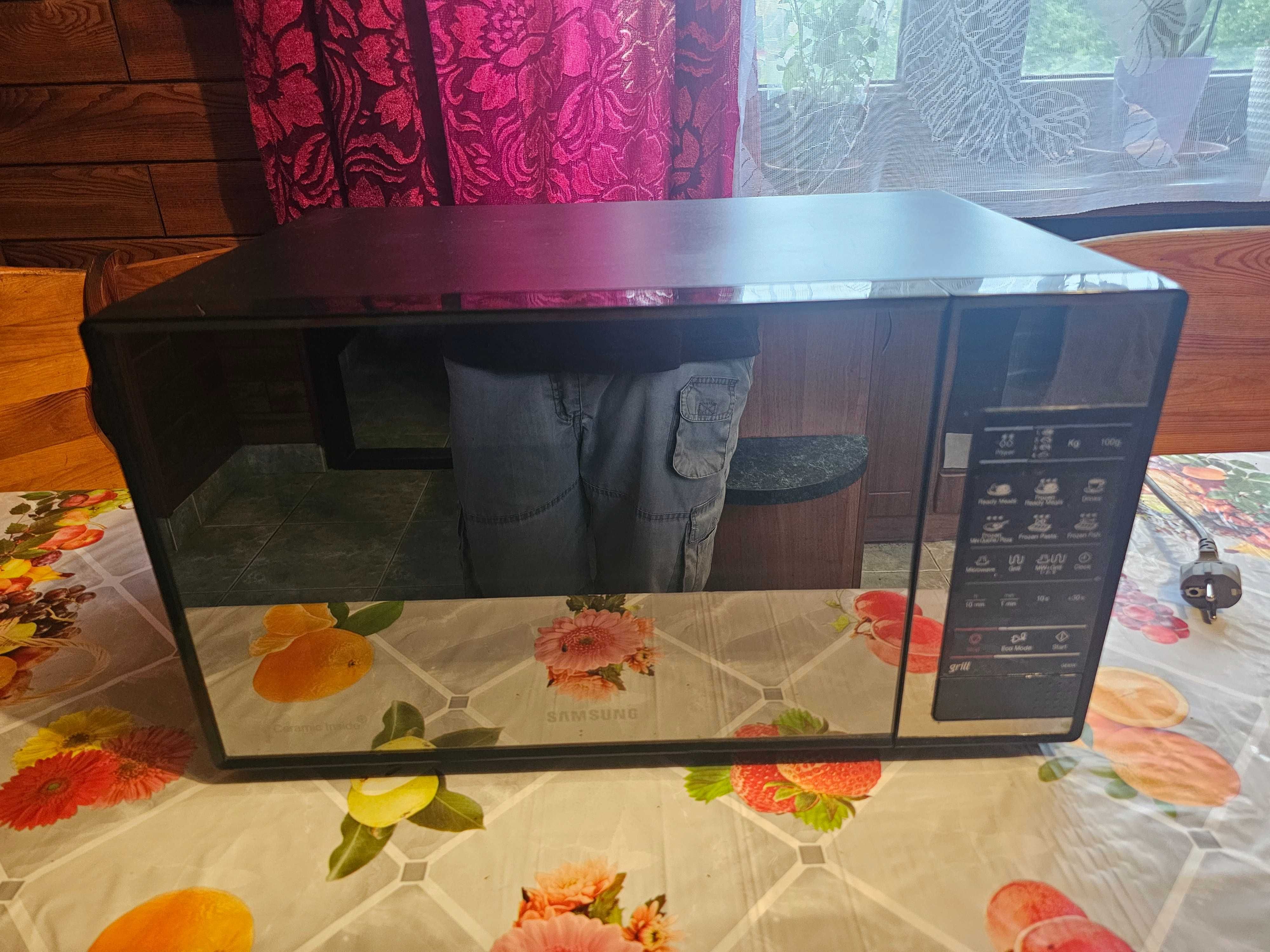 Mikrofala GE83X 800W