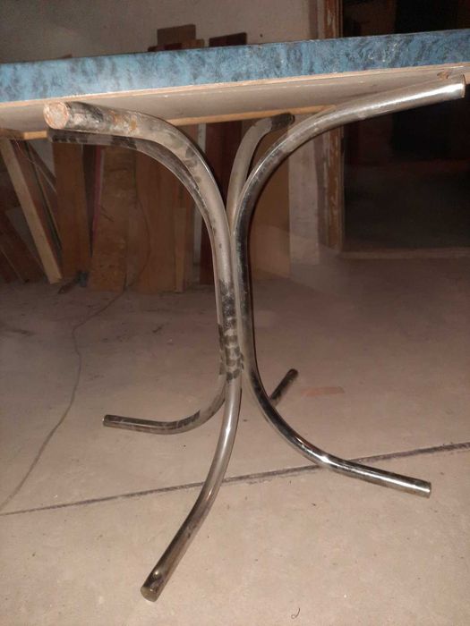 Продам стол б/в недорого