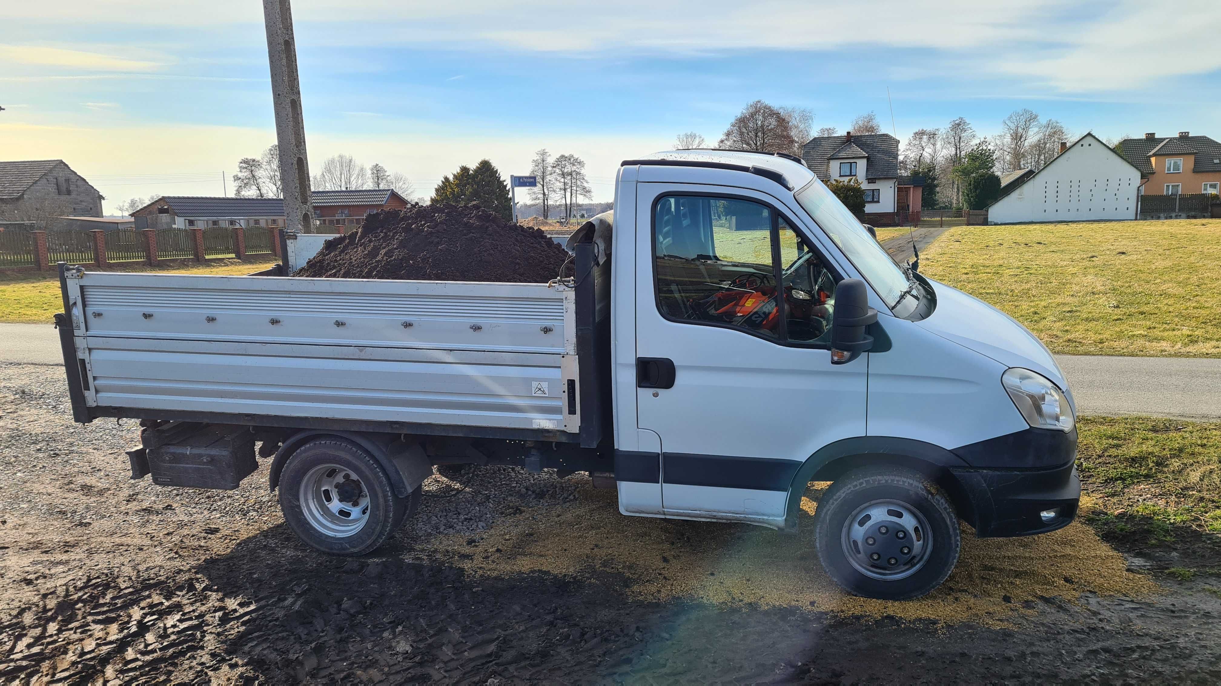 Ziemia ogrodowa przesiewana czarnoziem do upraw i do trawnika