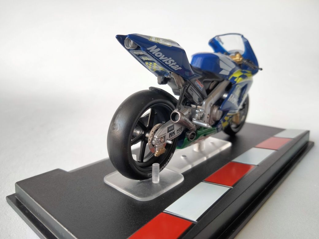 1:24 Honda RC211V #15 - Sete Gibernau (2004)