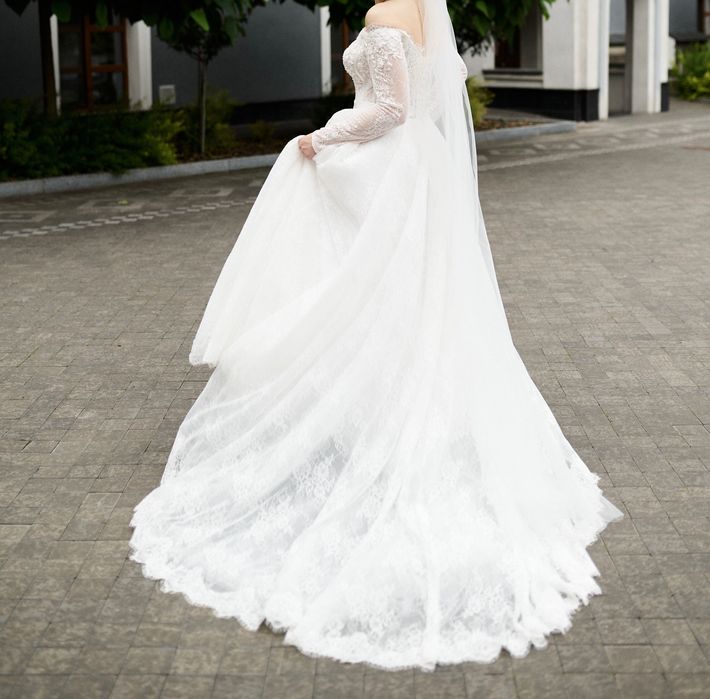 Продам неймовірну весільну сукню. Після хімчистки в ідеальному стані