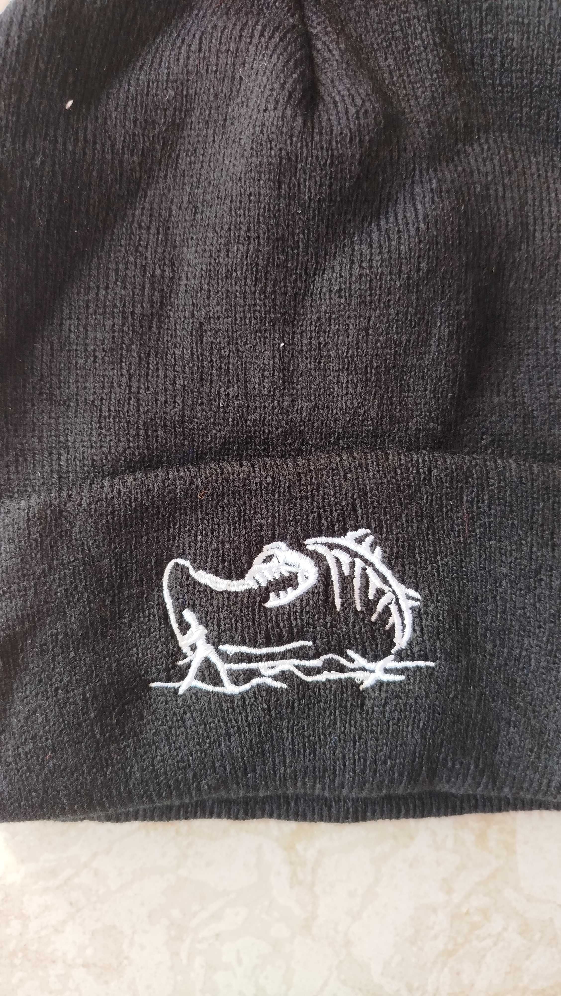 Gorros para a pesca motivos bordados preto e rosa