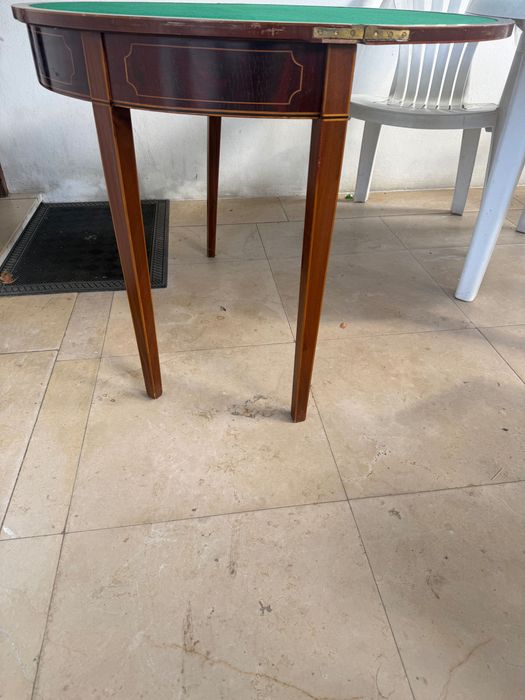 Mesa de jogo castanha
