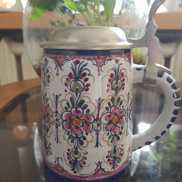 Stary.Porcelanowy kufel.Ręcznie malowany.