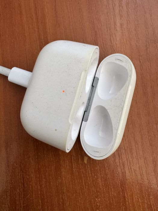 Кейс для навушників airpoods