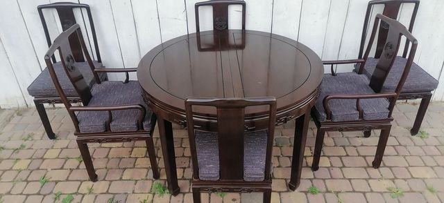 Malezyjski okrągły stół rozkładany i sześć krzeseł