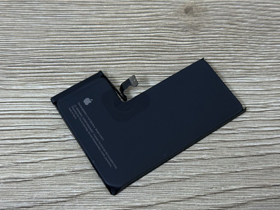 Oryginalna bateria Apple iPhone 15 Pro kondycja 99% wymiana