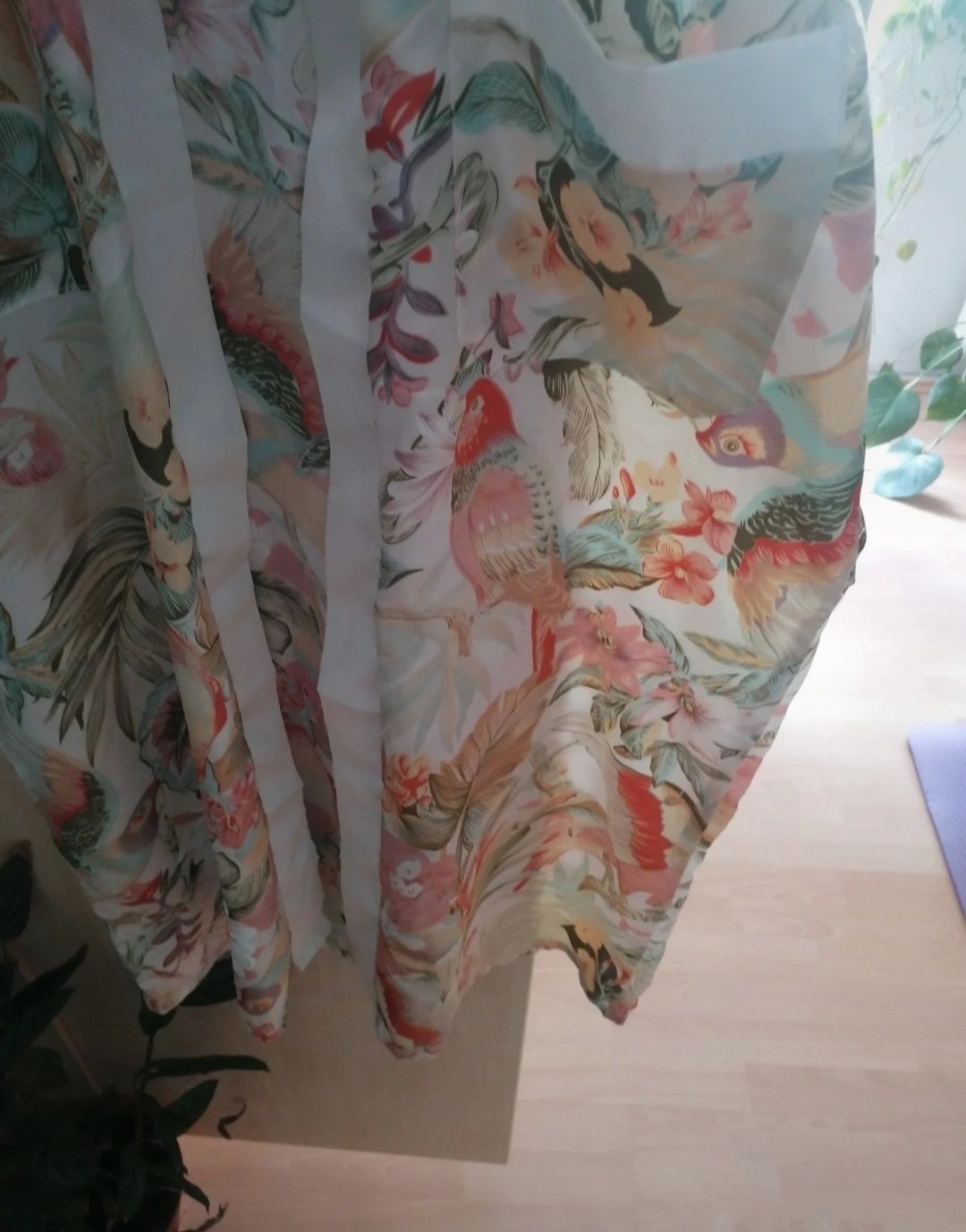 Kolorowy satynowy szlafrok kimono printy ptaki kwiaty L