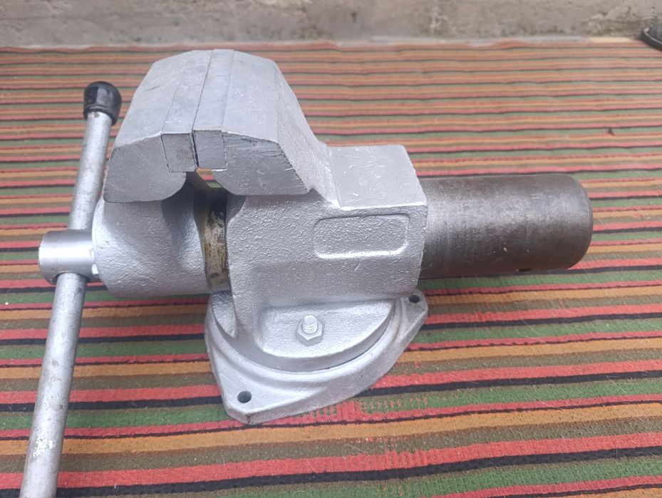 Тіски слесарні 125 мм 25 кг СССР