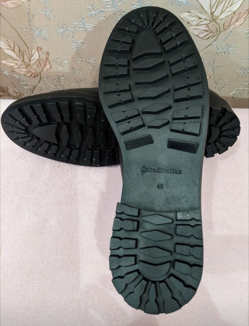 Продам новые кожаные  ботинки Stradivarius Испания , р.40