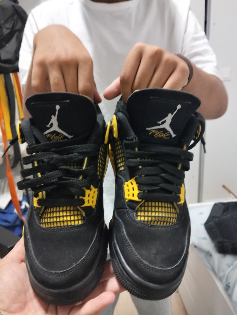 Jordan 4 tamanho 40,5