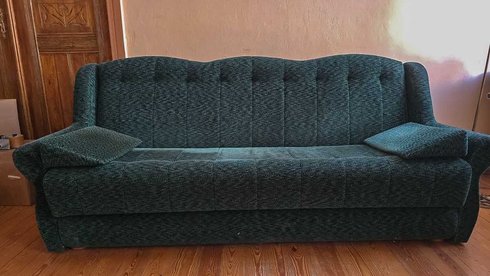 Kanapa zielona rozkładana z pojemnikiem na pościel