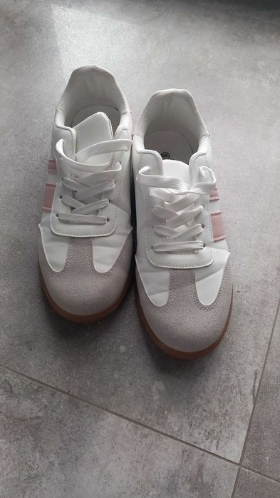 miękkie buty sportowe