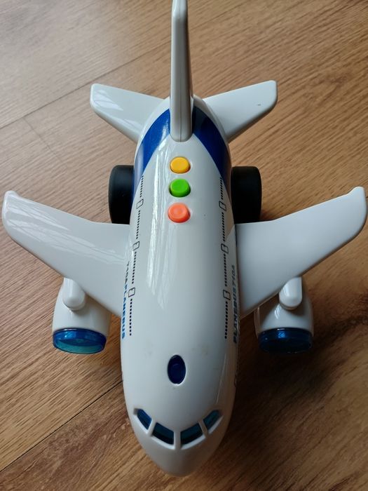 Samolot zabawka z dźwiękiem