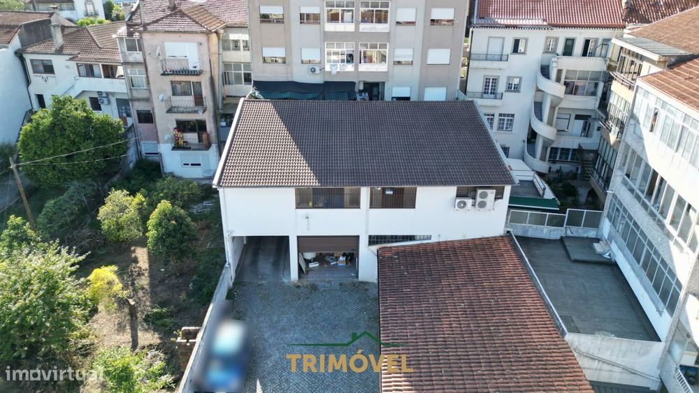 Armazém no Centro de Oliveira de Azeméis