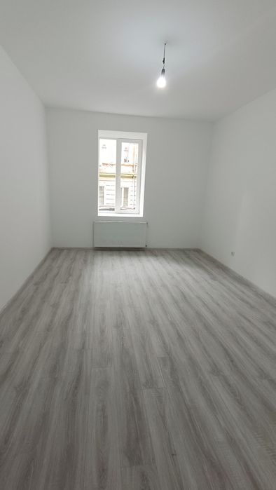 Продається 3 км квартира з капітальним ремонтом в центрі