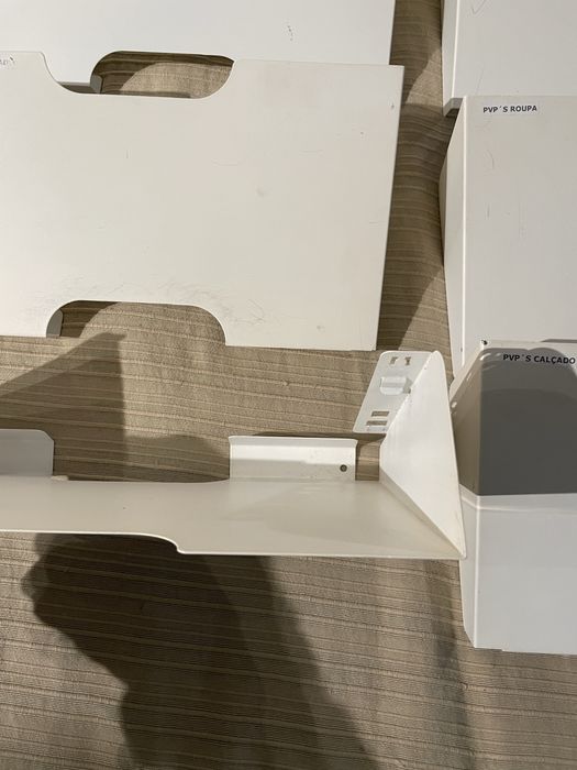 Porta revistas parede branca ikea (KVISSLE)