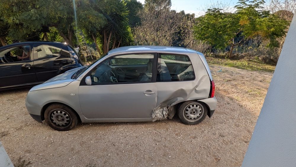 Volkswagen lupo 3l TDI acidentado
