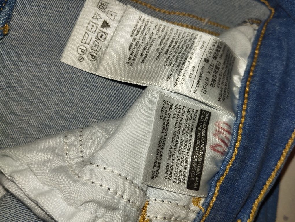 Женские джинсы Levi's