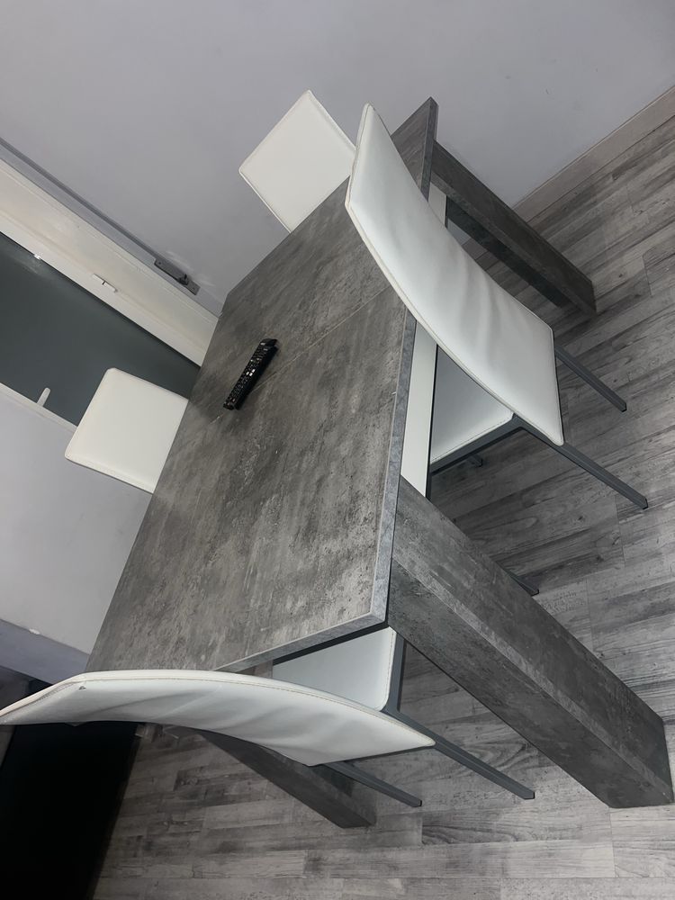Sala completa ( movel tv+aparador+mesa+cadeiras)