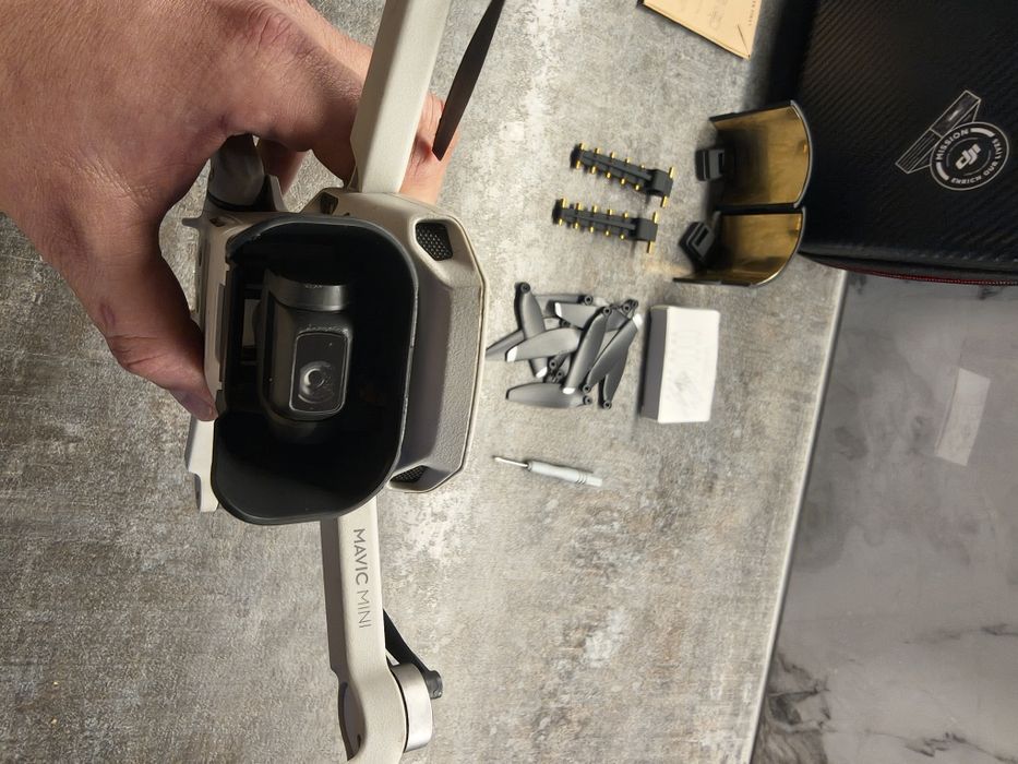 Dron Dji Mavic Mini 2 baterie hub