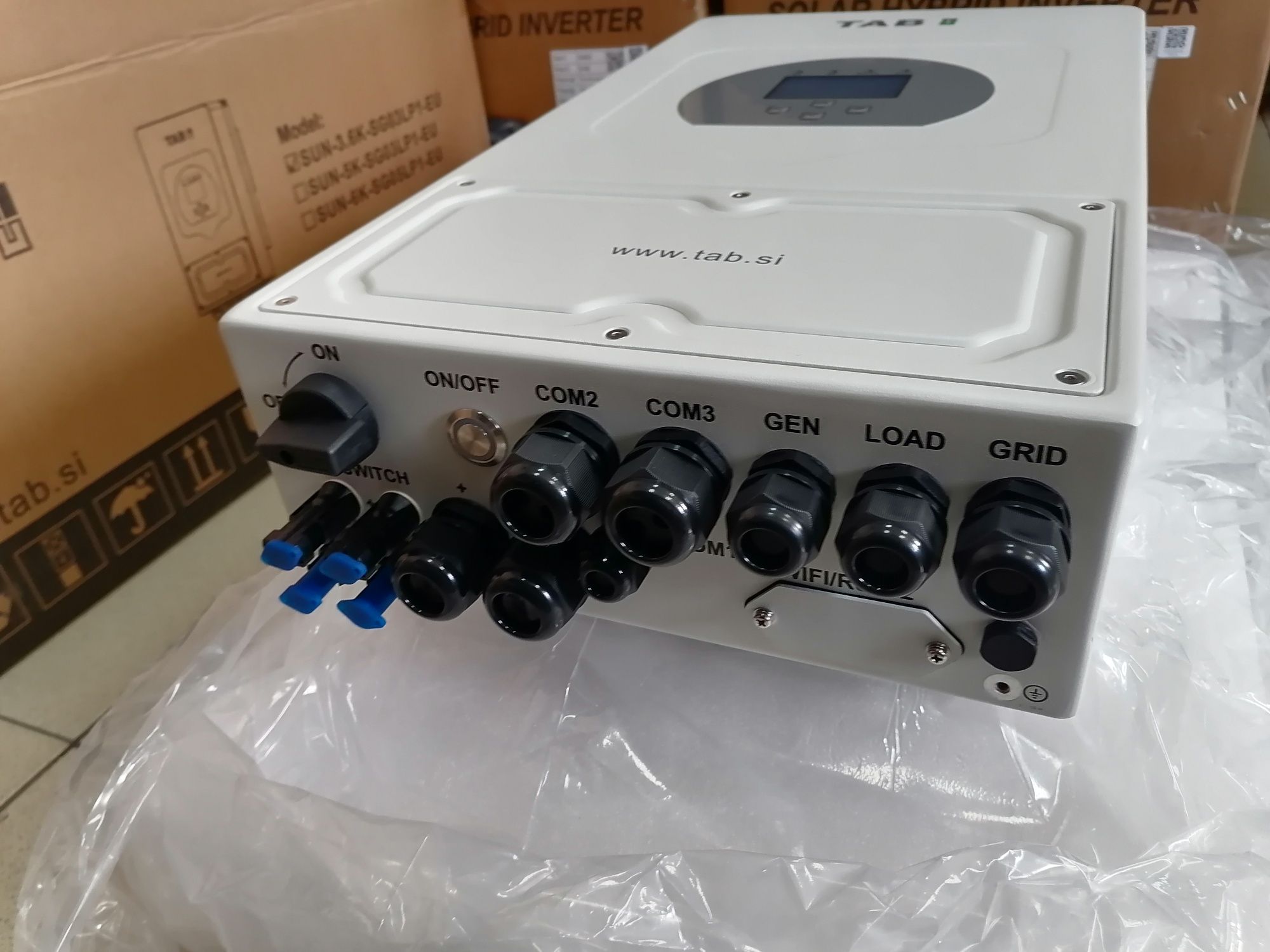 Гібридний однофазний інвертор Deye SUN-3.6K-SG03LP1-EU (3,6 кВт)