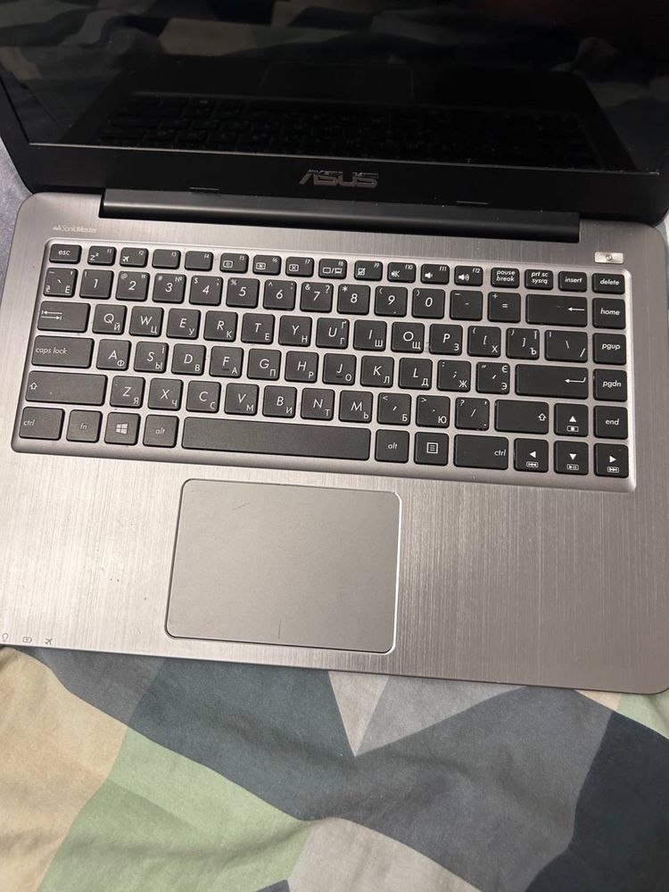 Ноутбук Asus e403S