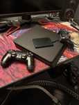 PS4 Slim 500GB + 2 Pady, Dysk 1TB, Gry