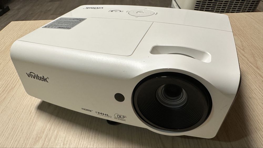 Проектор мультимедийный Vivitek DH558 (Full HD/15 000:1/3000 Lm)