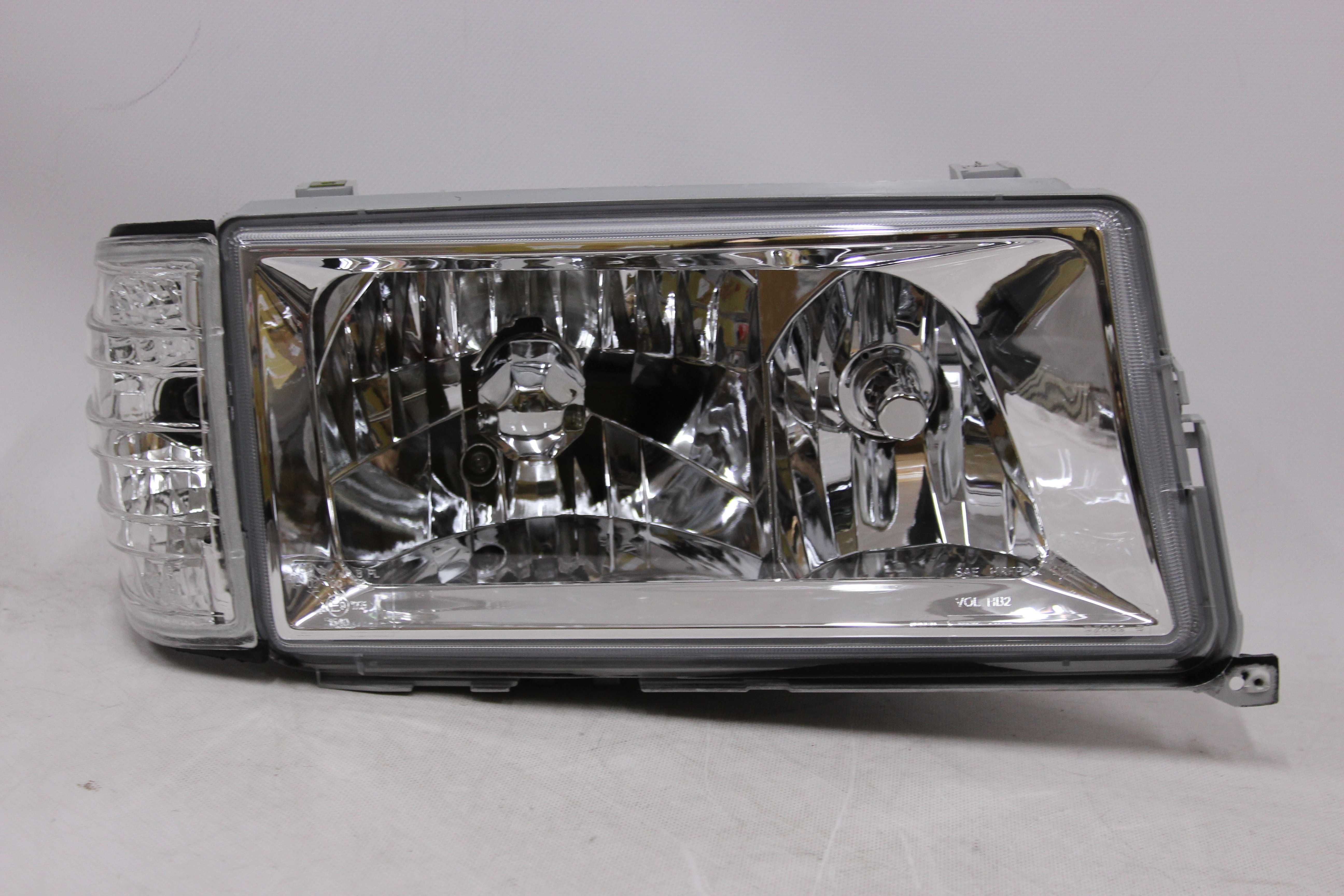 Lampy reflektory przednie przód MERCEDES W201 W190 r.82-93 Chrom IGŁA