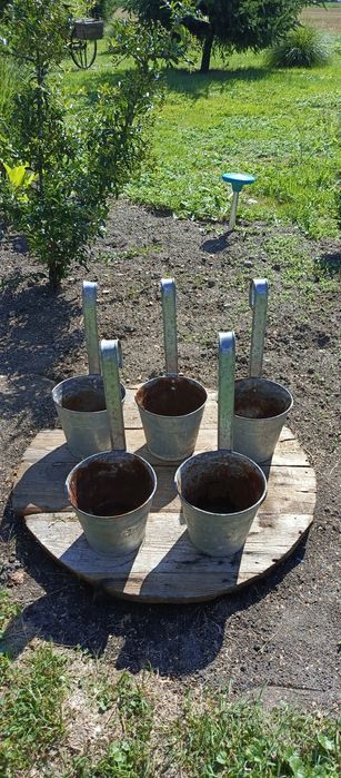 Wiaderka na kwiaty do ogrodu pięć sztuk.