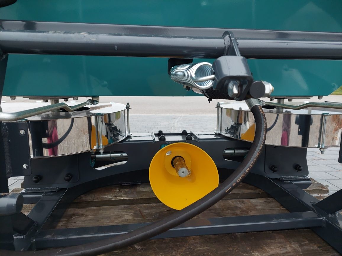Rozsiewacz nawozowy sadowniczy D-POL 600 - 2200 Promar Altro