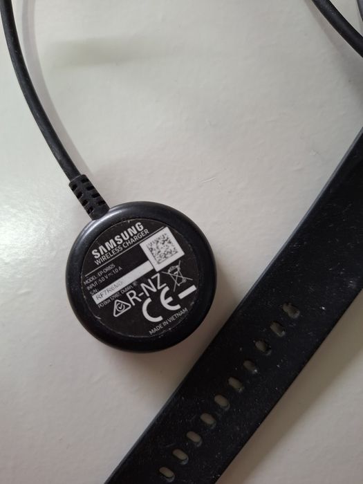 Samsung galaxy watch 4 classic 46 mm z ładowarką