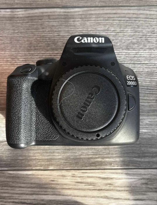 Aparat fotograficzny Canan D2000