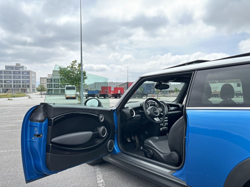 MINI COOPER S R56 LASER BLUE EDITION