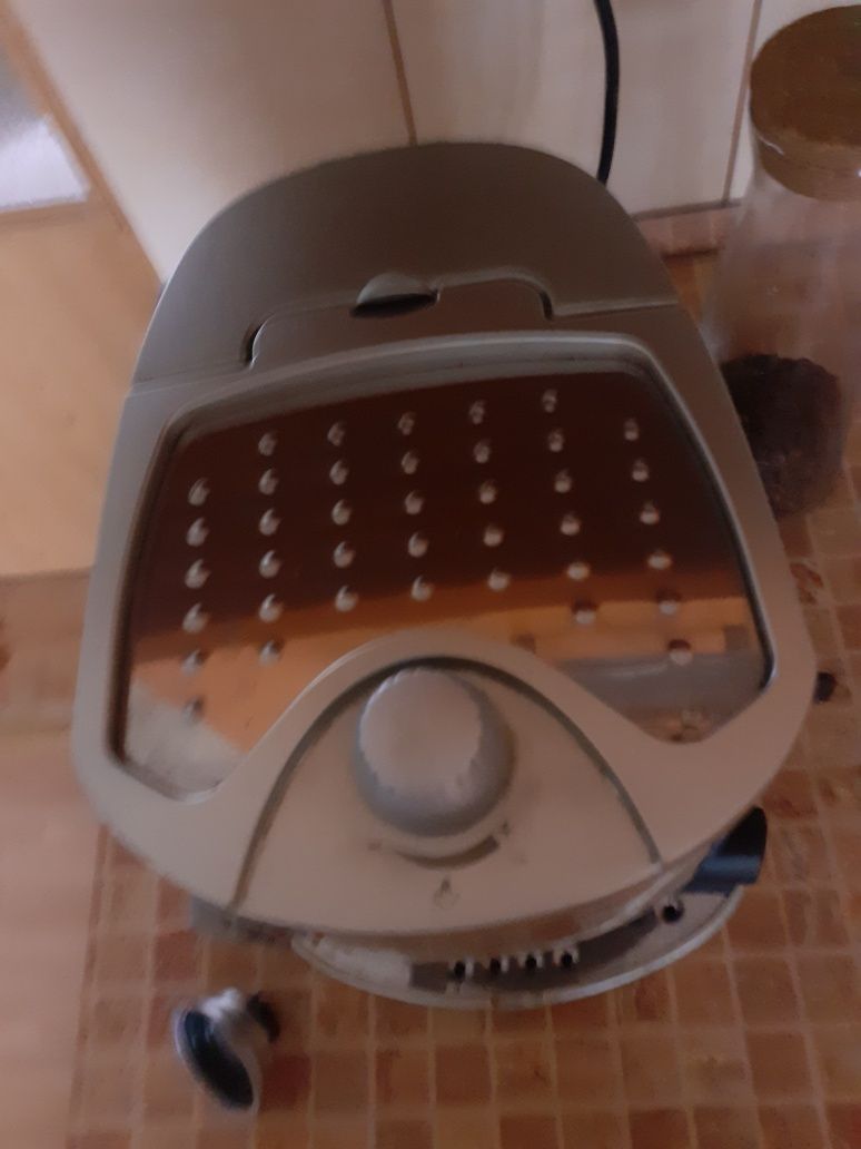 Ekspres  ciśnieniowy Delonghi