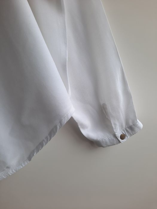 Blusa branca com detalhe no peito da Tiffosi