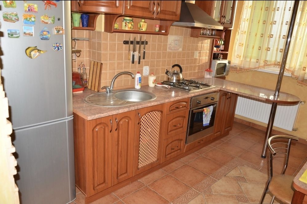 Оренда 3 кім.,  вул. Манастирського, 9/10,  новобуд. пл. 80м, ремонт